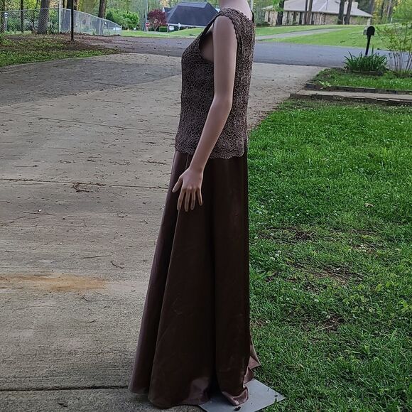 Cachet Elegant Crochet Beaded brown formal gown - Picture 2 of 9